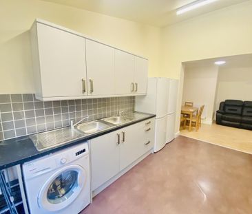 6 bedroom terraced house to rent - Photo 1