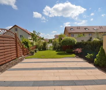 WOHNEN IM SONNENGARTEN - VOLL UNTERKELLERTES REIHENMITTELHAUS MIT GARTEN, FUSSBODENHEIZUNG, EINBAUKÜCHE - Photo 1