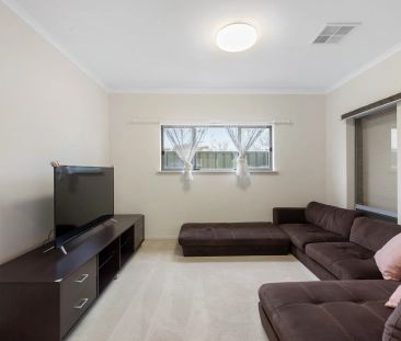 Charming Family Home in a Prime Location! - Photo 3