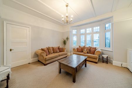 Cricklade Avenue, London, SW2 - Photo 2