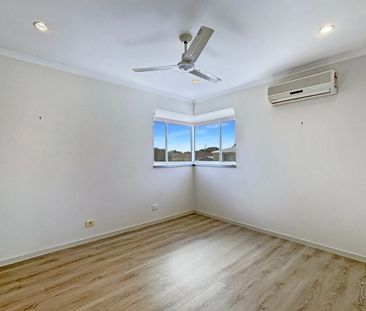 Spacious 2-Bedroom Townhouse in Central Bongaree with Waterfront Ac... - Photo 2