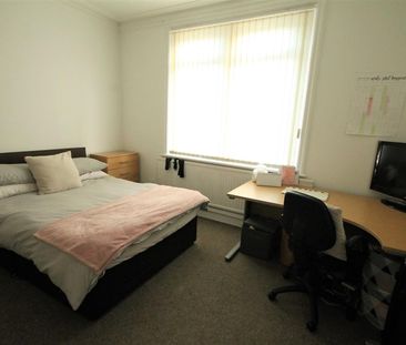 Room 5 - Photo 6