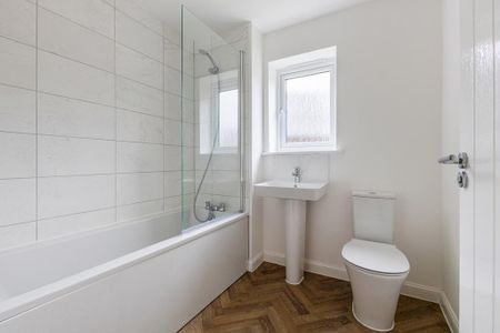 3 bedroom semi-detached house to rent - Photo 4