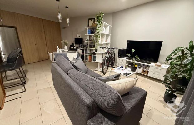 Stylish High-Floor One-Bedroom Apartment with Spacious Balcony | Optional Furniture - Photo 1
