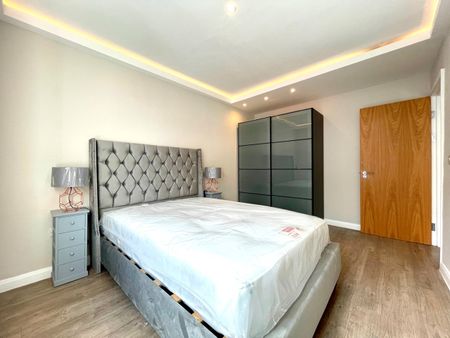 3 Bed Flat, Lavender Hill, SW11 - Photo 5