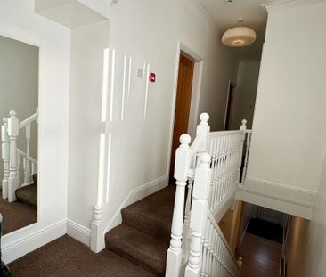 Delightful 6 bedroom House Share near the train station - Photo 6