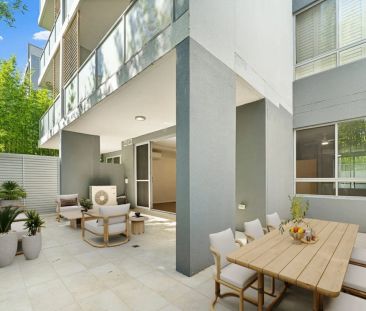 Sunny North Facing Huge Courtyard Apartment - Photo 6