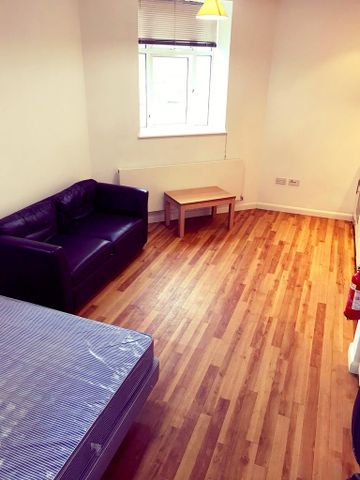 Studio to rent - Photo 3