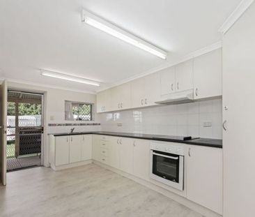 Quiet 3 Bedroom Unit - Water, gas and internet included - Photo 1