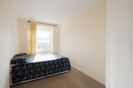 2 Bed Flat - Photo 5