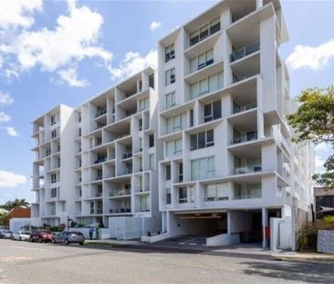 Air-conditioned 2 Bedroom Apartment - walk to schools, bars/cafes, ... - Photo 2