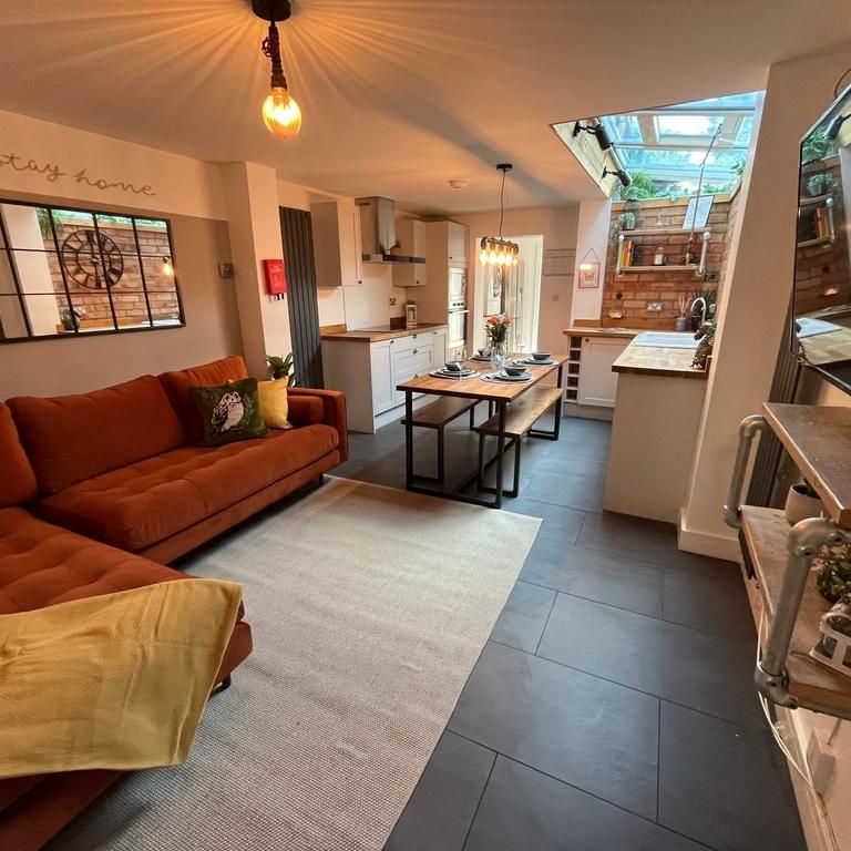 6 bedroom house to rent - Photo 1