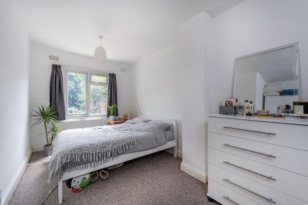 4 bedroom flat to rent - Photo 3