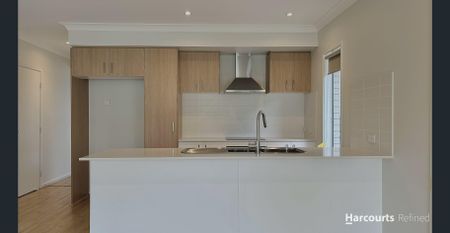 3 BEDROOM FAMILY HOME - Photo 4