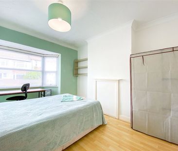 6 bedroom semi-detached house to rent - Photo 1