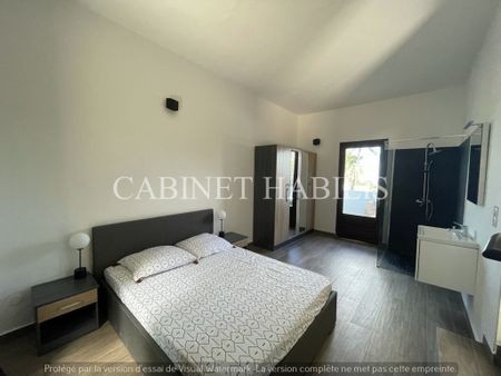 À LOUER - CHAMBRE MEUBLÉE d'environ 15,80 m² - LE TAMPON - LOYER 527,00 € + CHARGES FORFAITAIRES 55,00 € - Photo 2