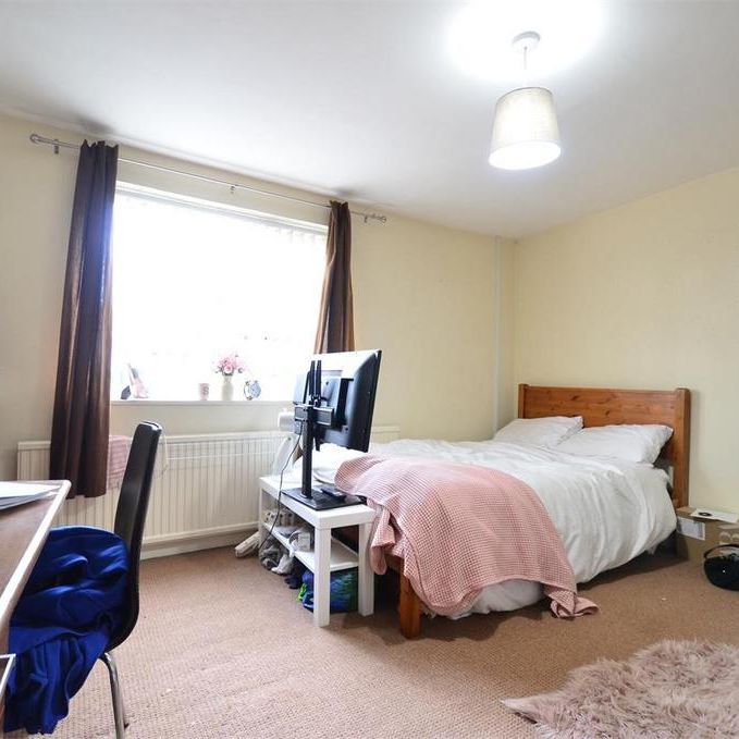 4 bedroom terraced house to rent - Photo 1