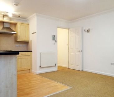 Victoria Road North, Southsea - Photo 1