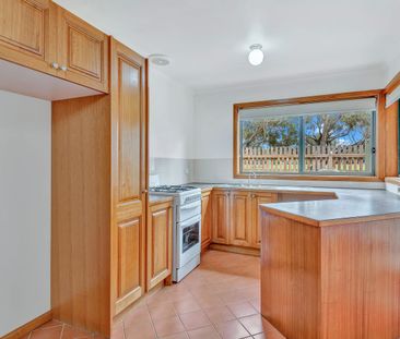 Charming 3-Bedroom Unit with Double Garage and Outdoor Deck - Photo 4