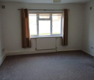 4 bedroom semi-detached house to rent - Photo 2