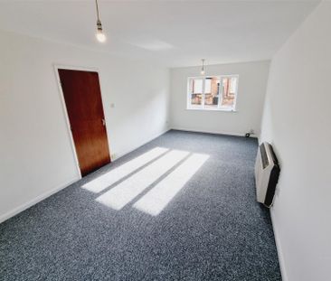 2 Bedroom Flat to Rent in Hampton House, Portland Road, Rushden, No... - Photo 4