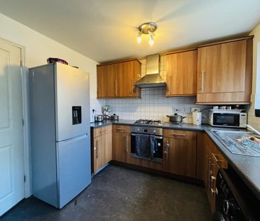 3 bedroom end of terrace house to rent - Photo 5