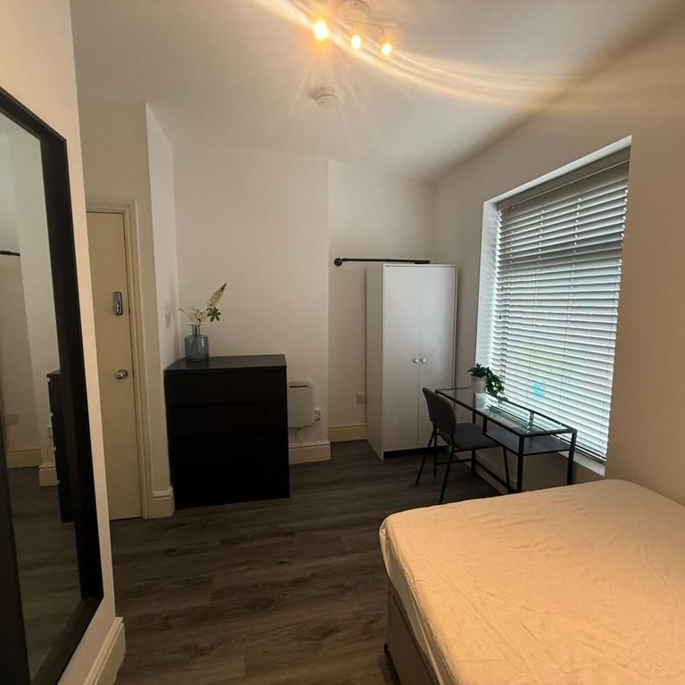 1 bedroom in a house share to rent - Photo 1