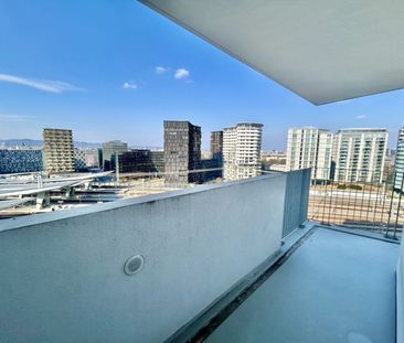 moderne 1,5 Zimmer Wohnung (12. Stock) mit großer Freifläche - näch... - Photo 1