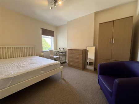 4 bedroom semi-detached house to rent - Photo 5