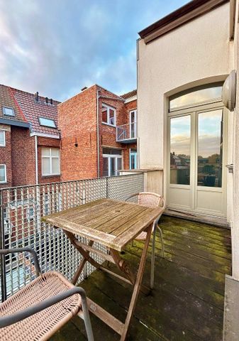 Ruim duplex-appartement met terras in het centrum van Ieper - Photo 3