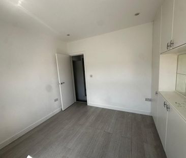 3 bedroom end of terrace house to rent - Photo 4