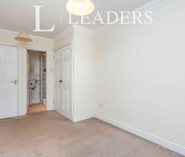 2 bedroom apartment to rent Bowes Close, Horsham, RH13 - Photo 3
