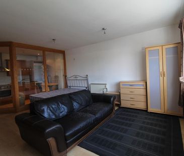 Studio to rent - Photo 2