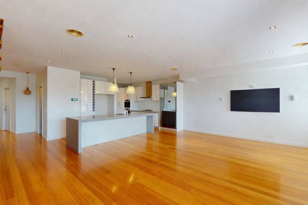 Unparalleled Elegance on the Water's Edge - Photo 1