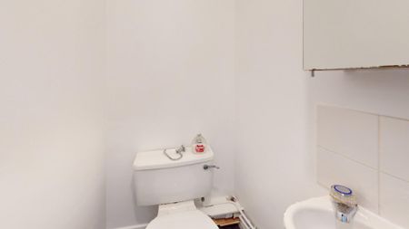 1 bedroom in a house share to rent - Photo 4