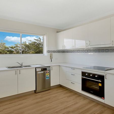 Renovated 2 bedroom apartment in fabulous location! - Photo 3