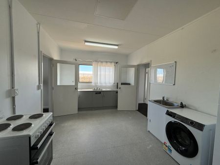 Fully Furnished Accommodation with Flexible Living - Photo 4