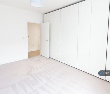 3 bedroom flat to rent - Photo 3