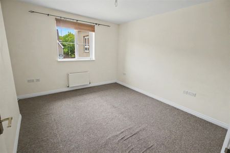 2 Bedroom Flat / Apartment to let - Photo 3