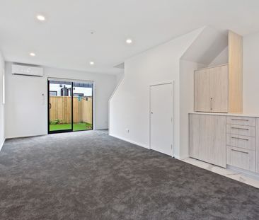 3-Bedroom Townhouse in Merivale - Photo 2