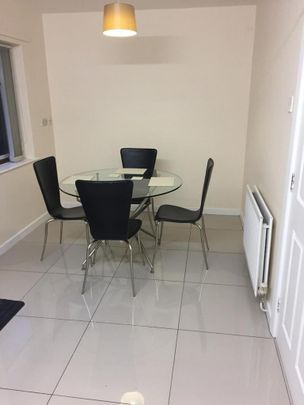 6 bedroom semi-detached house to rent - Photo 1