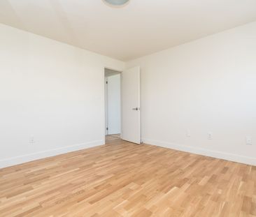 150 The Donway West - Photo 1