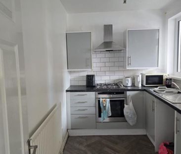 3 bedroom apartment to rent - Photo 6