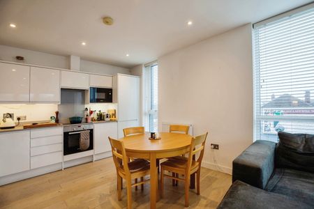 1 Bed Flat, Brockley Road, SE4 - Photo 2