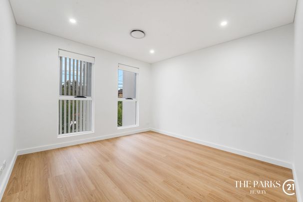 Brand New Luxury Living! - Photo 1