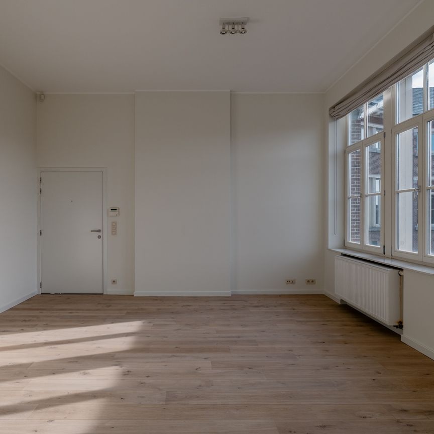 Een arsenaal* aan ruimte in deze loft gelegen in het Groen Kwartier - Photo 1