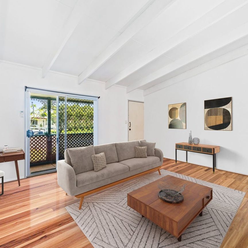 Large 6mx6m shed/workshop and Solar panels - Photo 1