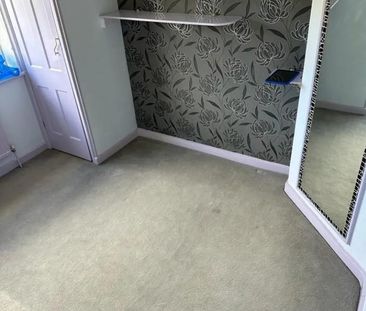 4 bedroom semi-detached house to rent - Photo 5