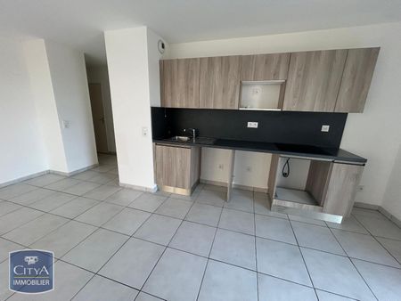Location Appartement 4 pièces 76m² PORT DE BOUC 13110 - Photo 2