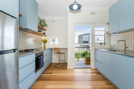 Updated Art Deco Apartment with Beach Views! - Photo 4